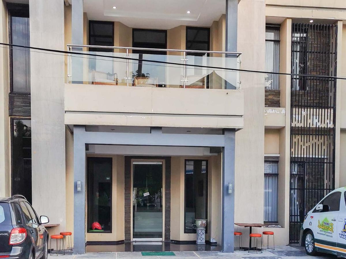 My Hommy Homestay Mitra Reddoorz Surabaya Exterior foto