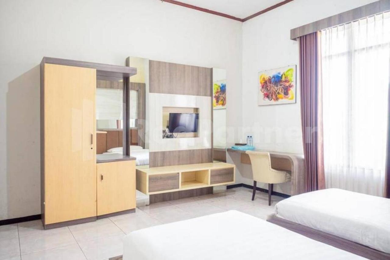 My Hommy Homestay Mitra Reddoorz Surabaya Exterior foto